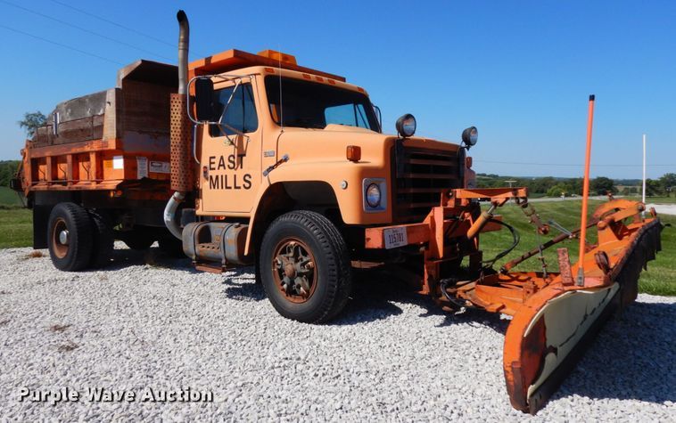 image for item DH6576 1987 International 1954  dump truck