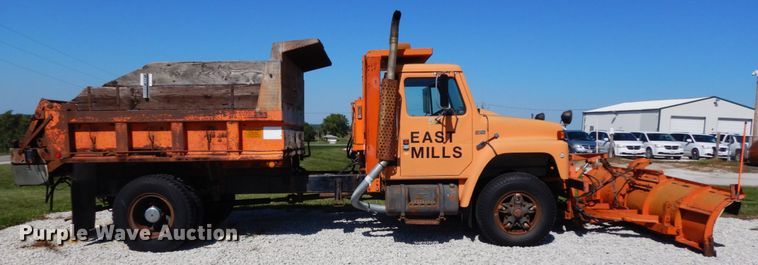 image for item DH6576 1987 International 1954  dump truck