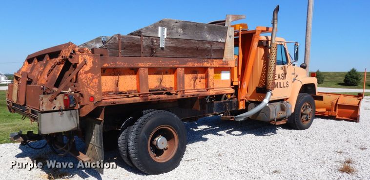 image for item DH6576 1987 International 1954  dump truck
