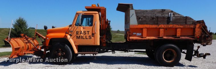 image for item DH6576 1987 International 1954  dump truck