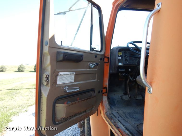 image for item DH6576 1987 International 1954  dump truck