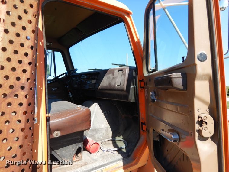 image for item DH6576 1987 International 1954  dump truck