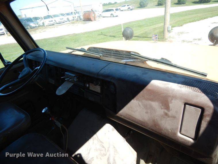 image for item DH6576 1987 International 1954  dump truck