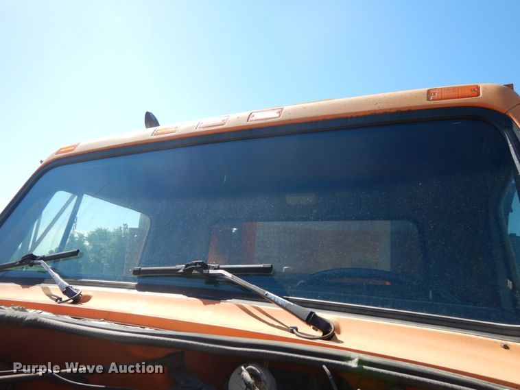 image for item DH6576 1987 International 1954  dump truck