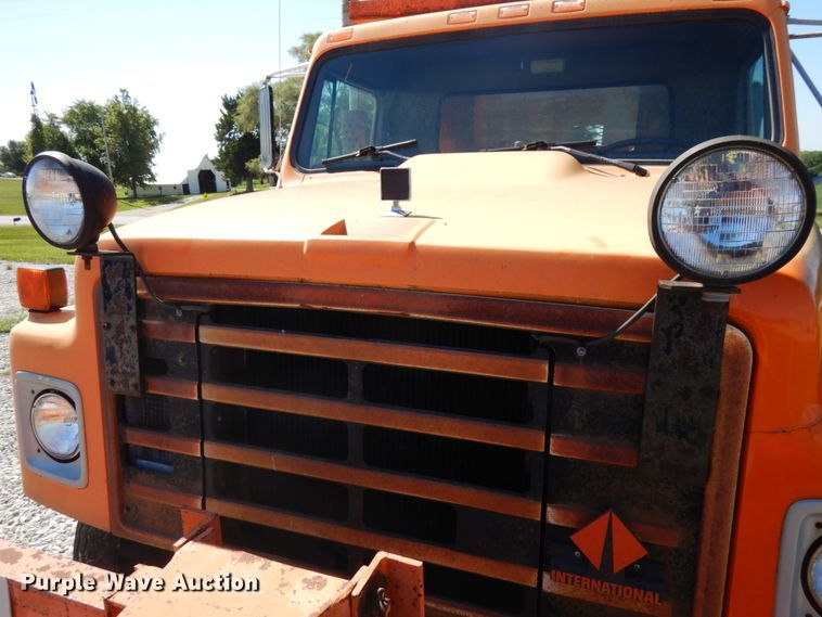 image for item DH6576 1987 International 1954  dump truck