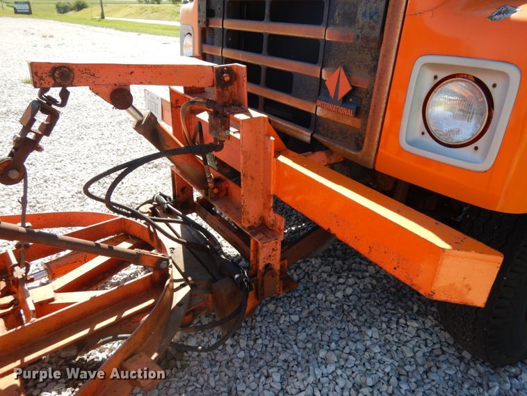 image for item DH6576 1987 International 1954  dump truck