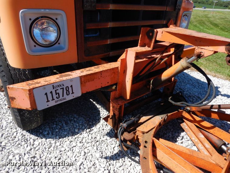 image for item DH6576 1987 International 1954  dump truck