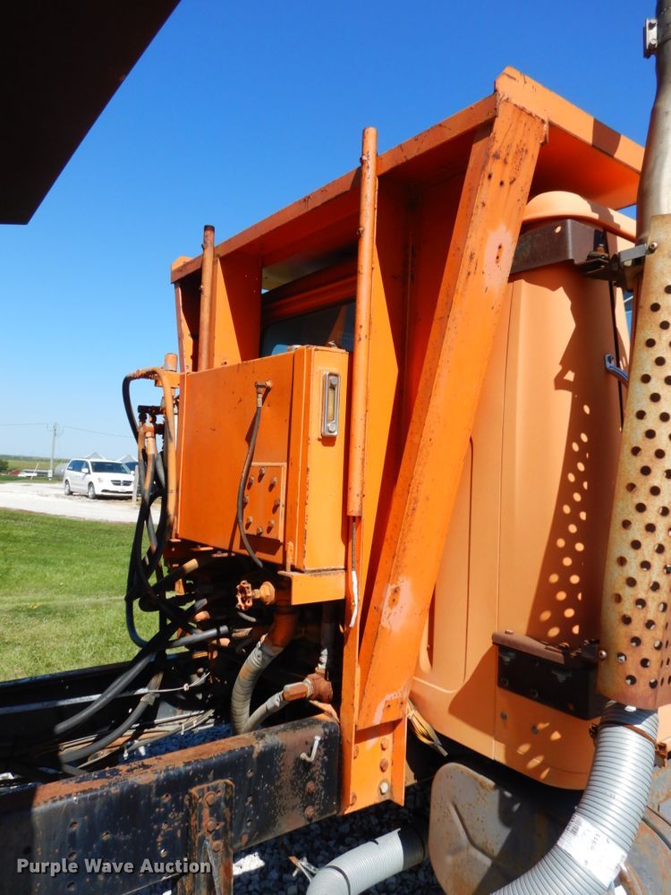 image for item DH6576 1987 International 1954  dump truck