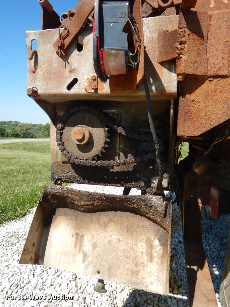 image for item DH6576 1987 International 1954  dump truck