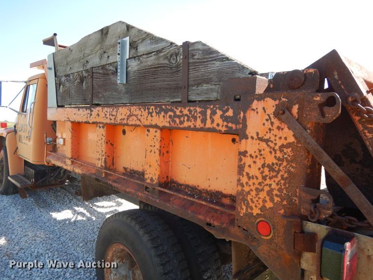 image for item DH6576 1987 International 1954  dump truck