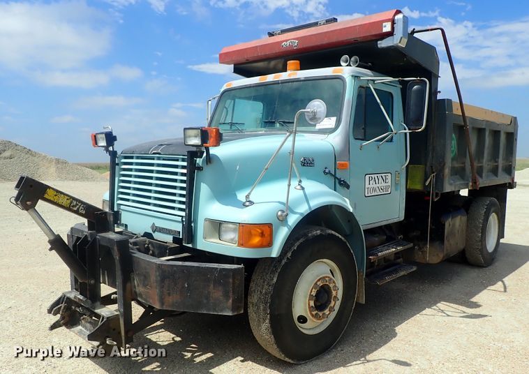 image for item DI4613 2002 International 4700  dump truck
