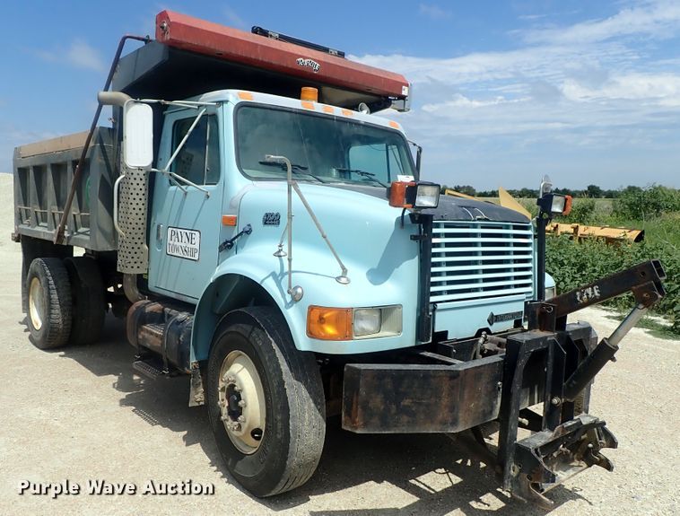 image for item DI4613 2002 International 4700  dump truck