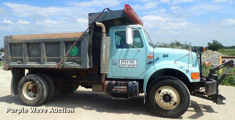 image for item DI4613 2002 International 4700  dump truck
