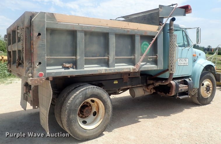 image for item DI4613 2002 International 4700  dump truck