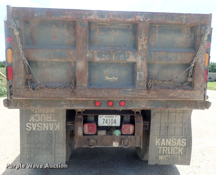 image for item DI4613 2002 International 4700  dump truck