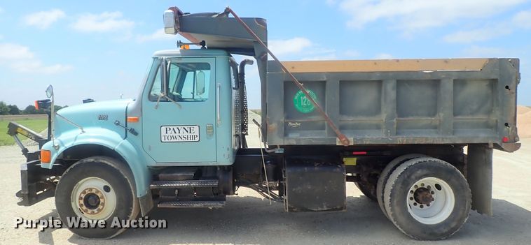 image for item DI4613 2002 International 4700  dump truck