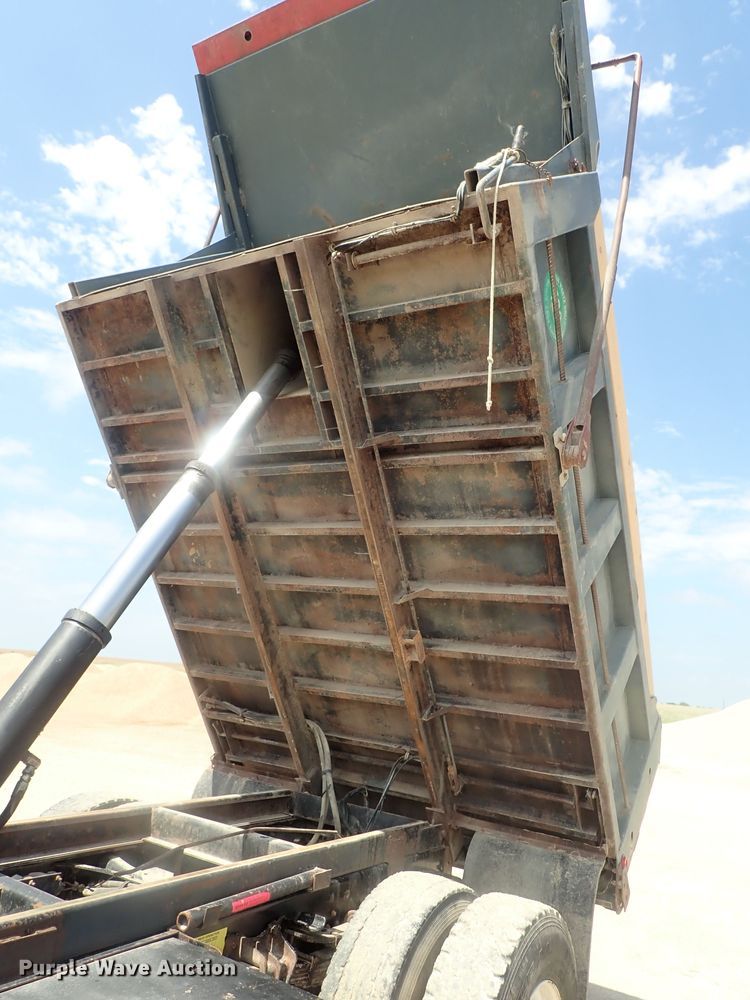 image for item DI4613 2002 International 4700  dump truck