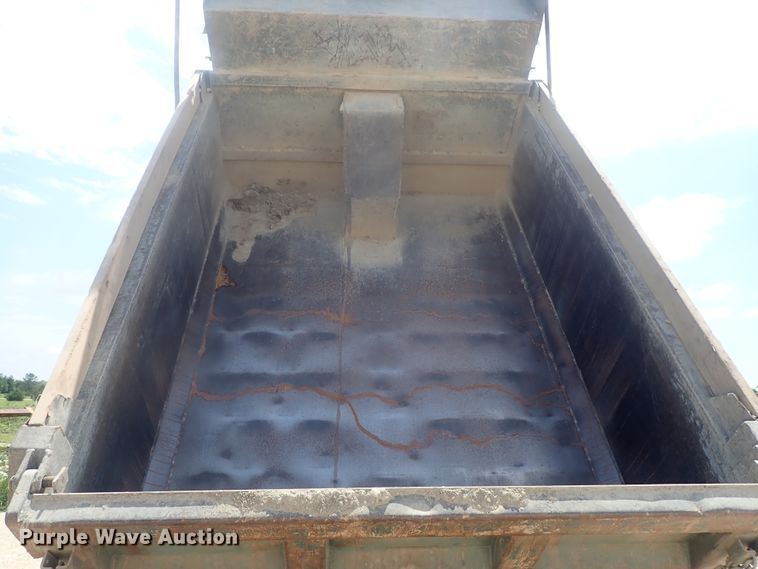 image for item DI4613 2002 International 4700  dump truck