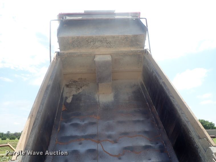 image for item DI4613 2002 International 4700  dump truck