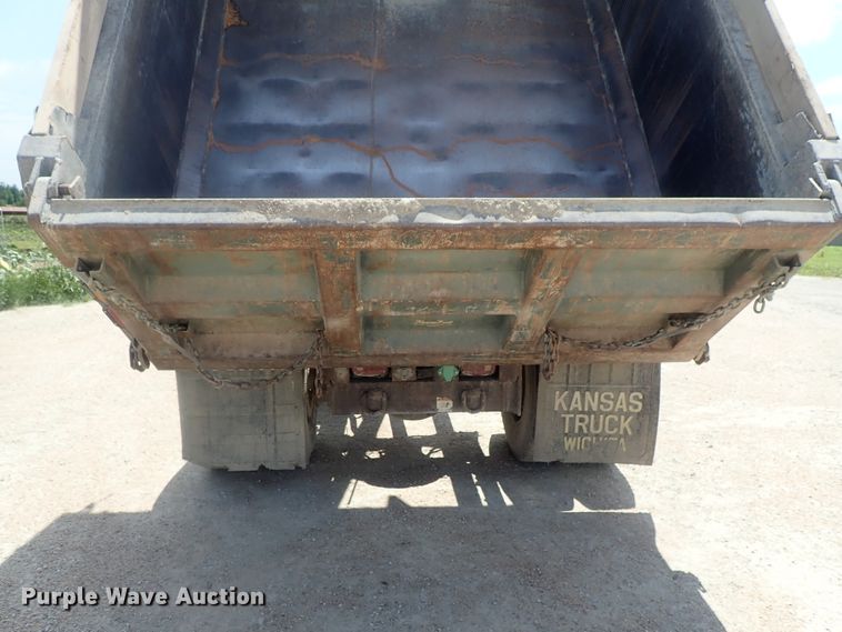 image for item DI4613 2002 International 4700  dump truck
