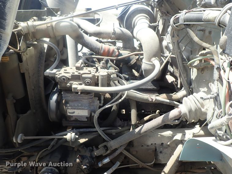 image for item DI4613 2002 International 4700  dump truck