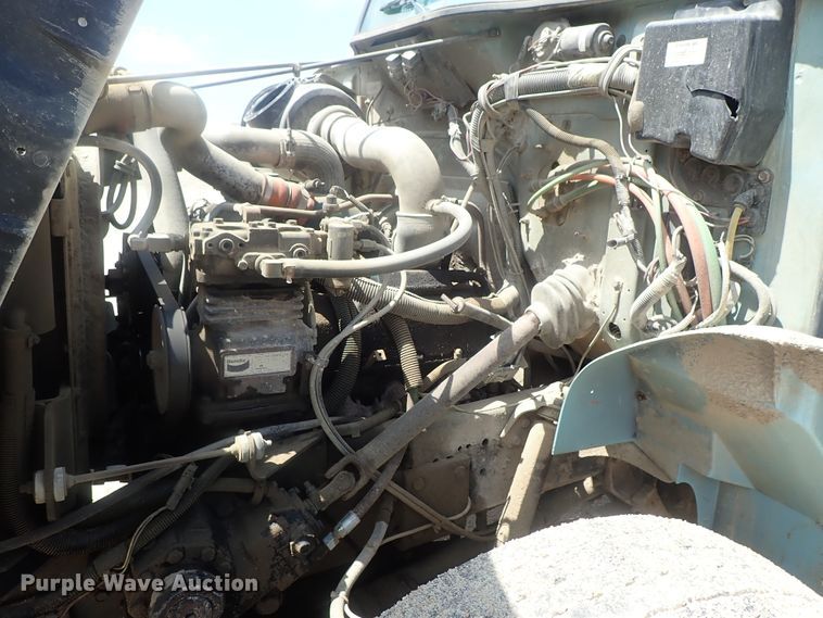 image for item DI4613 2002 International 4700  dump truck