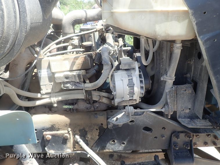 image for item DI4613 2002 International 4700  dump truck