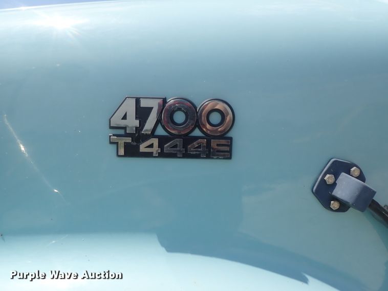 image for item DI4613 2002 International 4700  dump truck