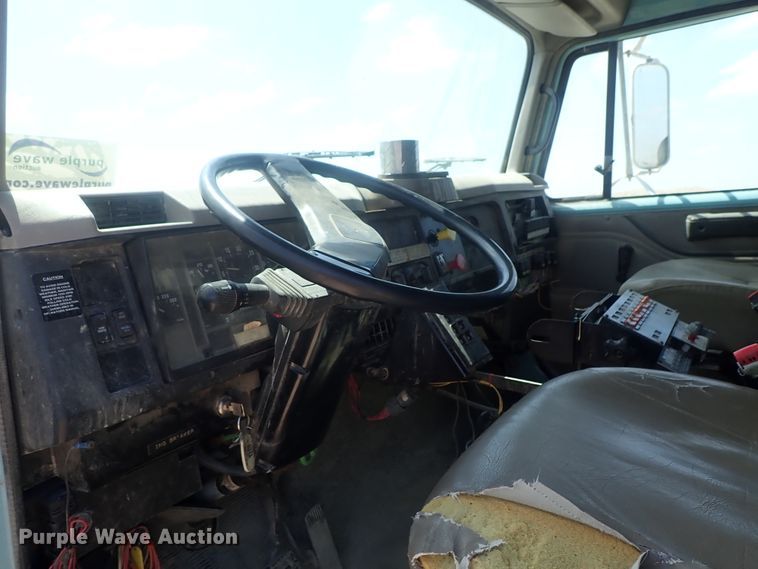 image for item DI4613 2002 International 4700  dump truck