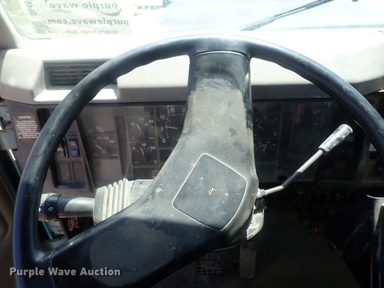 image for item DI4613 2002 International 4700  dump truck