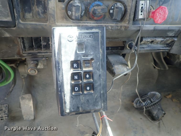 image for item DI4613 2002 International 4700  dump truck