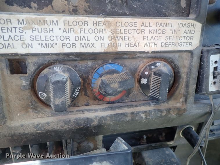 image for item DI4613 2002 International 4700  dump truck