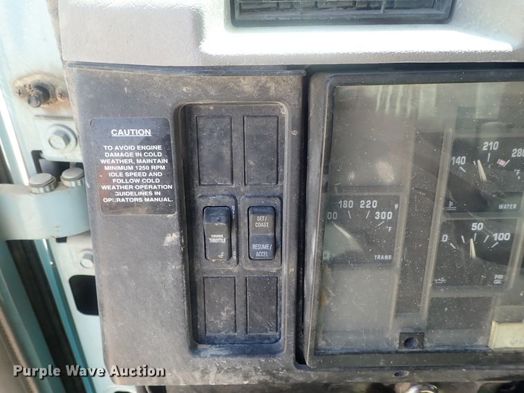 image for item DI4613 2002 International 4700  dump truck