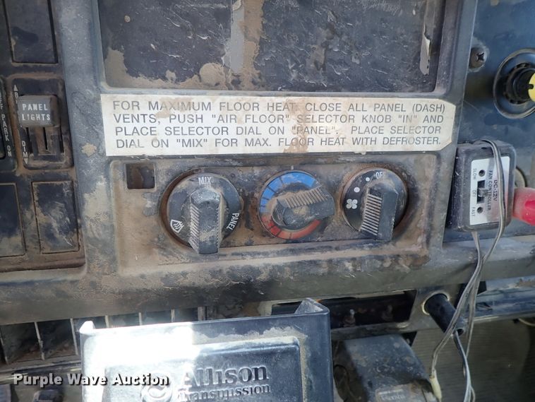 image for item DI4613 2002 International 4700  dump truck