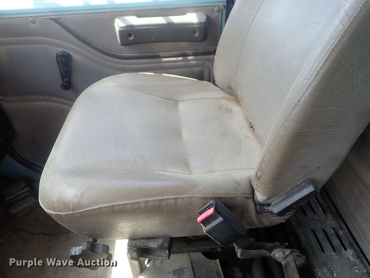 image for item DI4613 2002 International 4700  dump truck