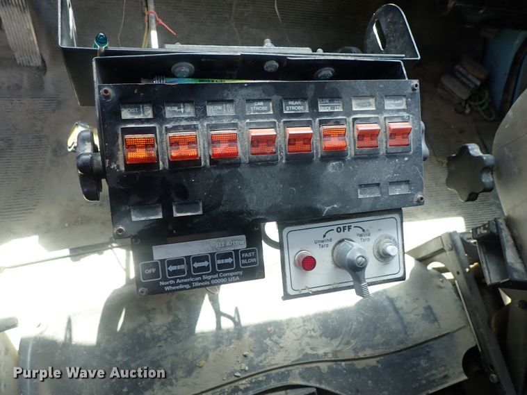 image for item DI4613 2002 International 4700  dump truck