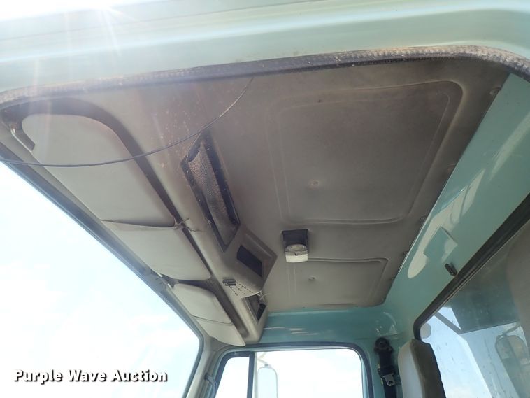 image for item DI4613 2002 International 4700  dump truck