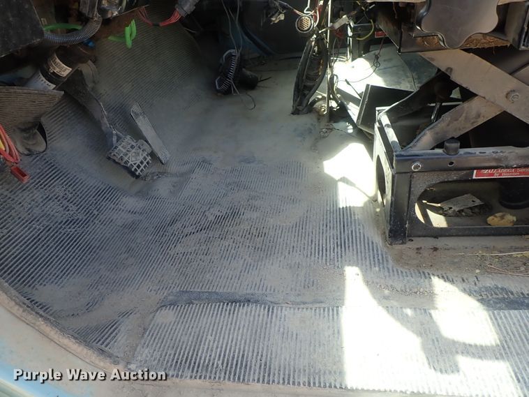 image for item DI4613 2002 International 4700  dump truck