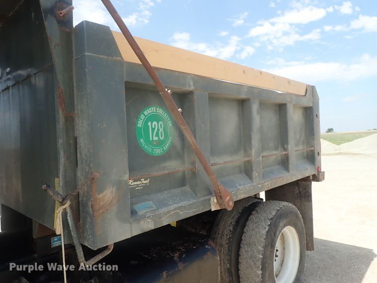 image for item DI4613 2002 International 4700  dump truck