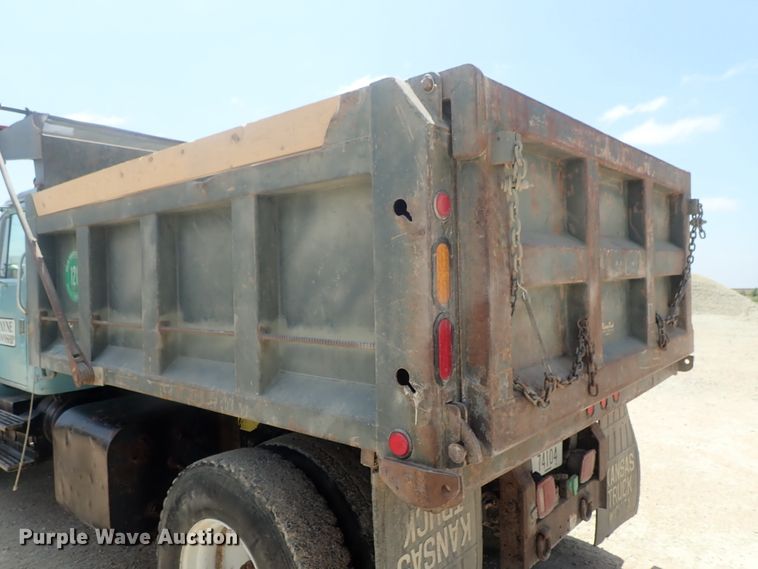 image for item DI4613 2002 International 4700  dump truck