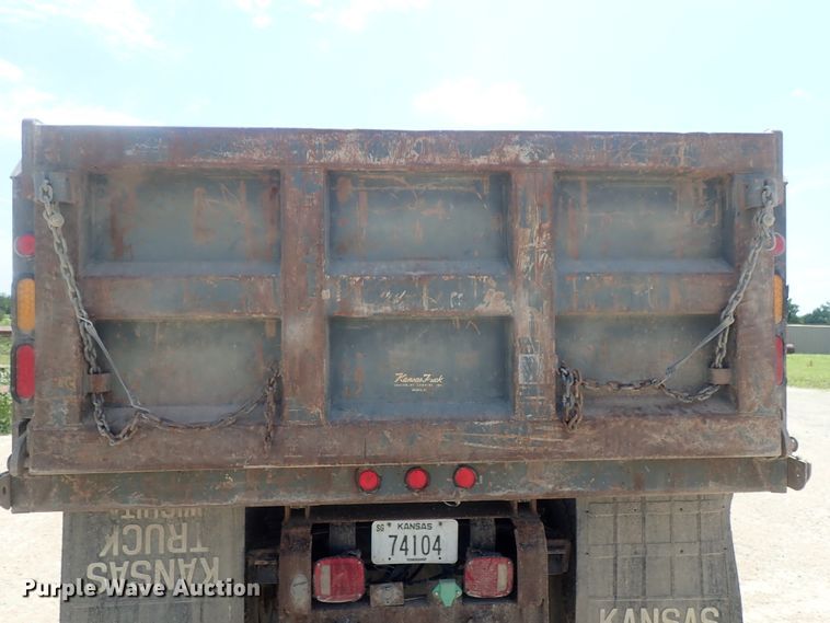 image for item DI4613 2002 International 4700  dump truck