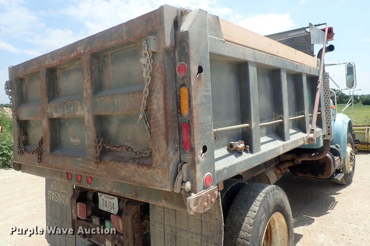 image for item DI4613 2002 International 4700  dump truck