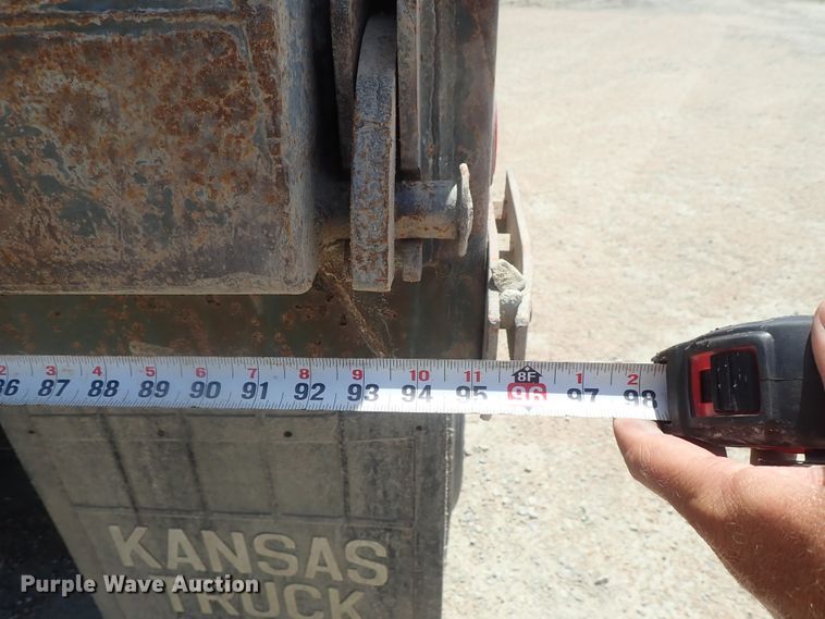 image for item DI4613 2002 International 4700  dump truck