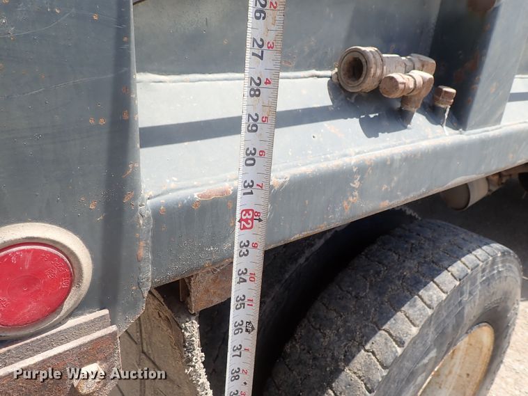 image for item DI4613 2002 International 4700  dump truck