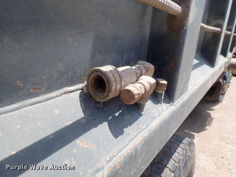 image for item DI4613 2002 International 4700  dump truck