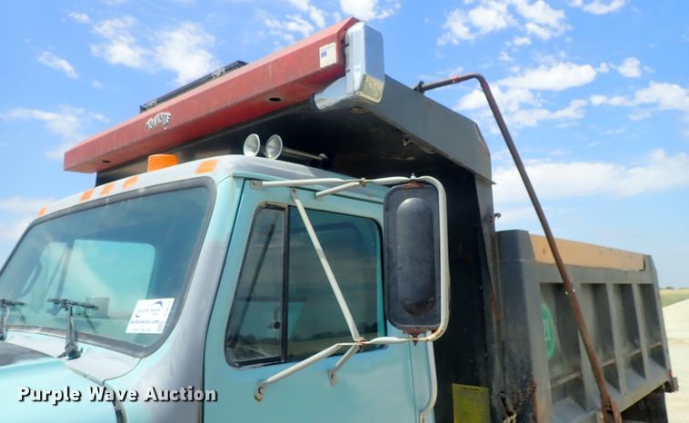 image for item DI4613 2002 International 4700  dump truck