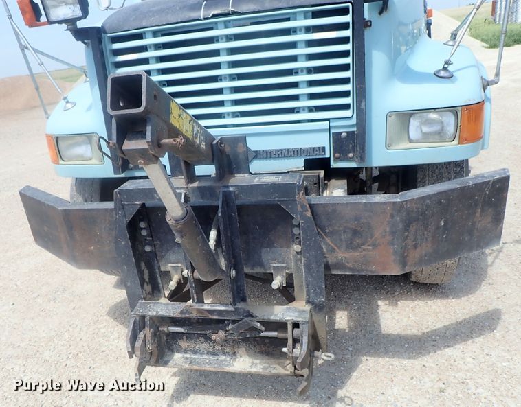 image for item DI4613 2002 International 4700  dump truck