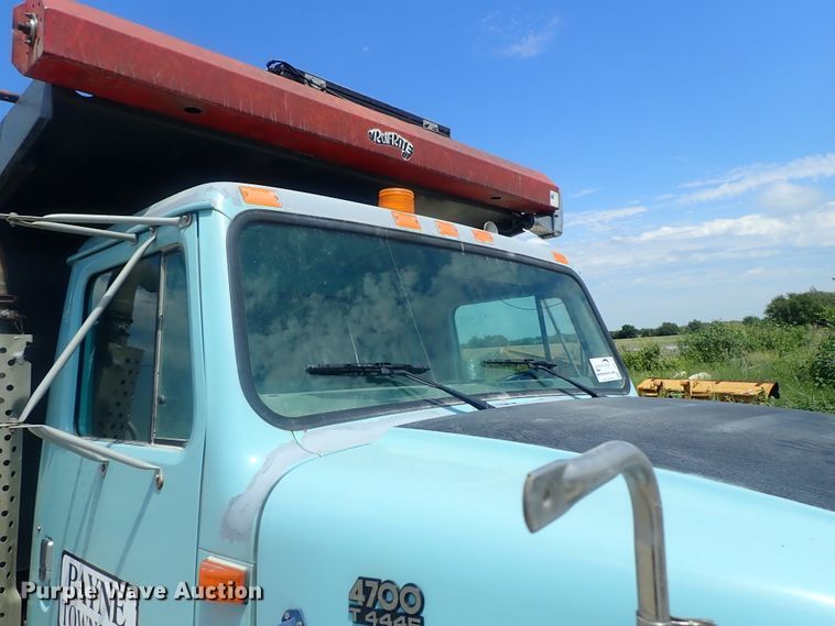 image for item DI4613 2002 International 4700  dump truck