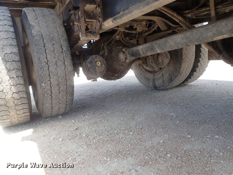 image for item DI4613 2002 International 4700  dump truck