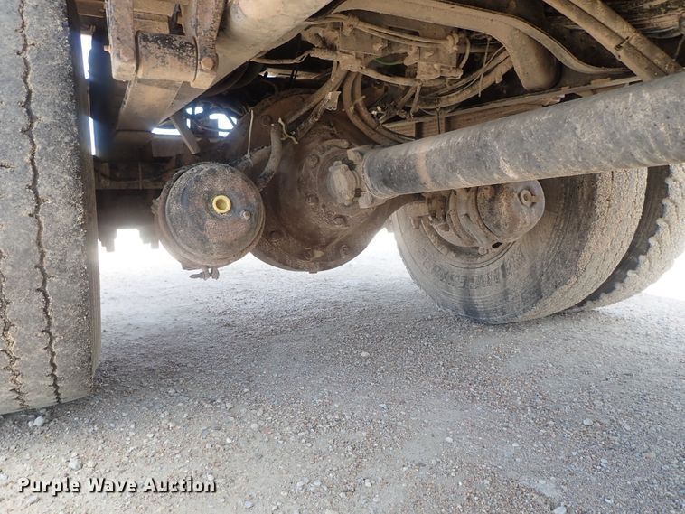 image for item DI4613 2002 International 4700  dump truck